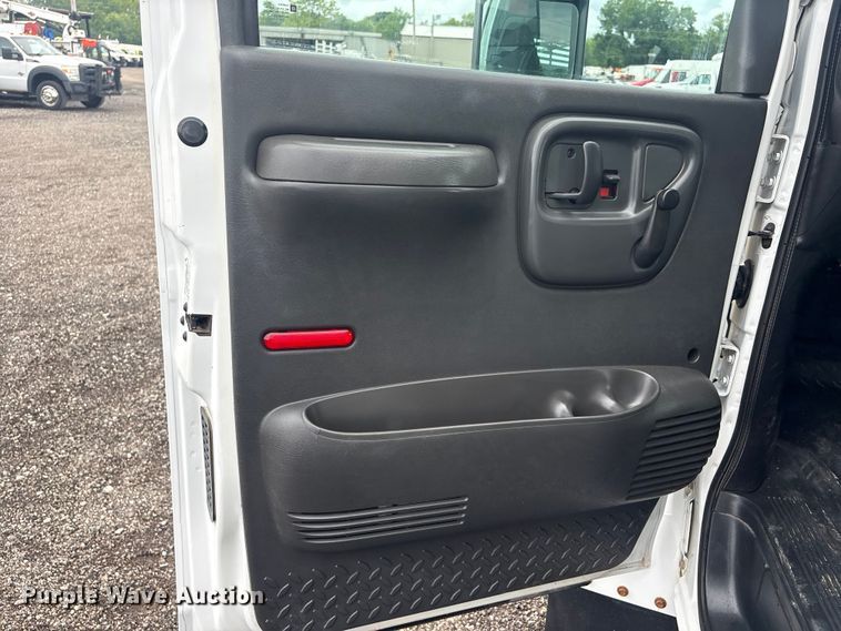 image for item EG9135 2004 Chevrolet C4500 dump truck