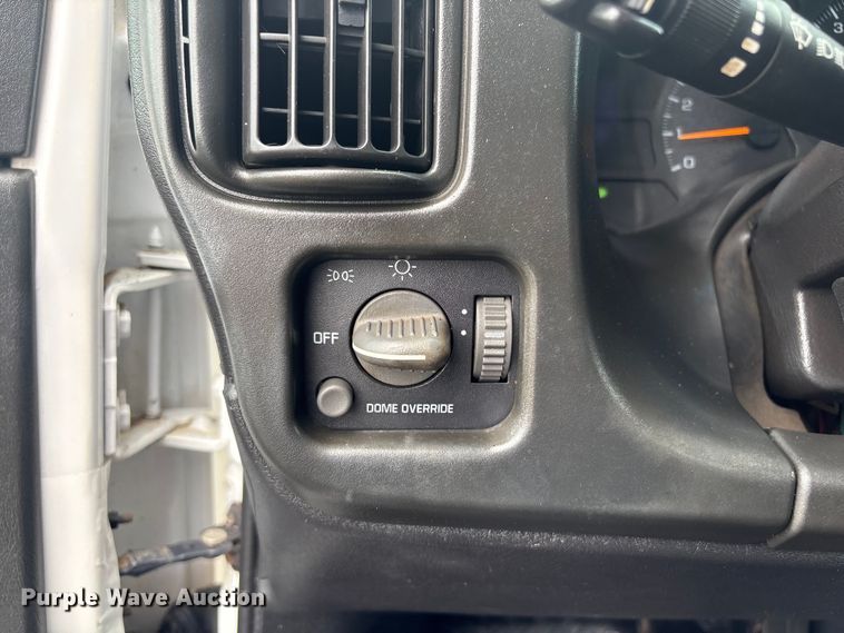 image for item EG9135 2004 Chevrolet C4500 dump truck