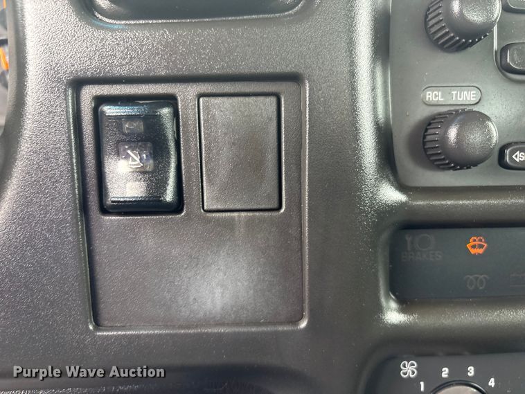 image for item EG9135 2004 Chevrolet C4500 dump truck