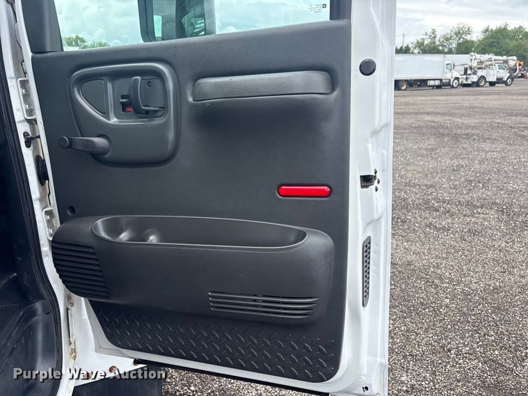 image for item EG9135 2004 Chevrolet C4500 dump truck