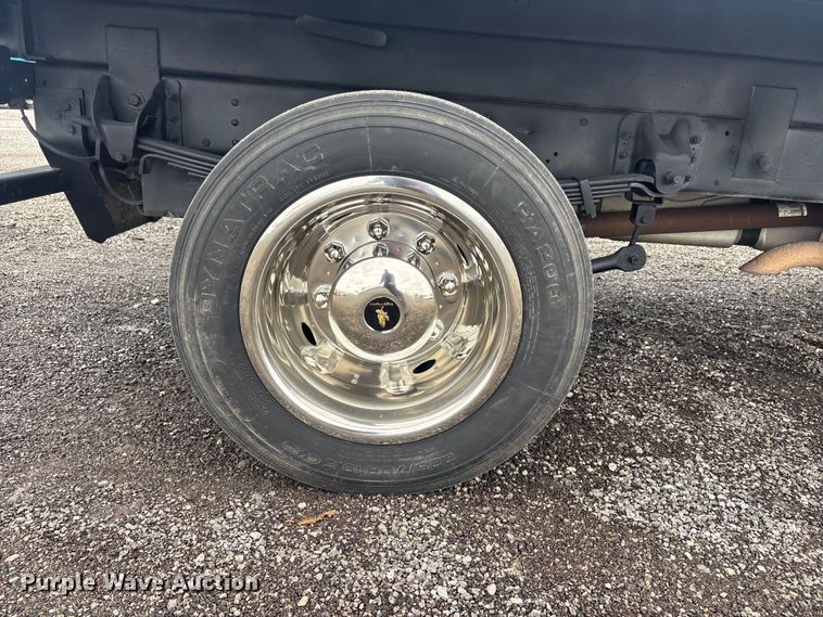 image for item EG9135 2004 Chevrolet C4500 dump truck