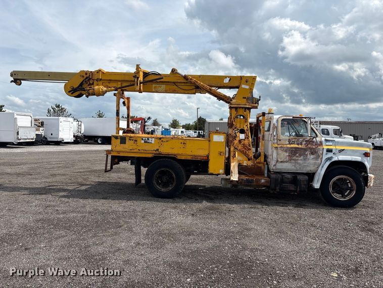 image for item EG9138 1986 Chevrolet C7 digger derrick truck