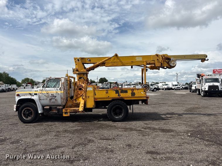 image for item EG9138 1986 Chevrolet C7 digger derrick truck