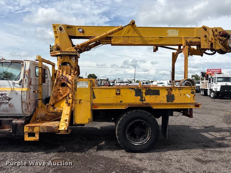 image for item EG9138 1986 Chevrolet C7 digger derrick truck