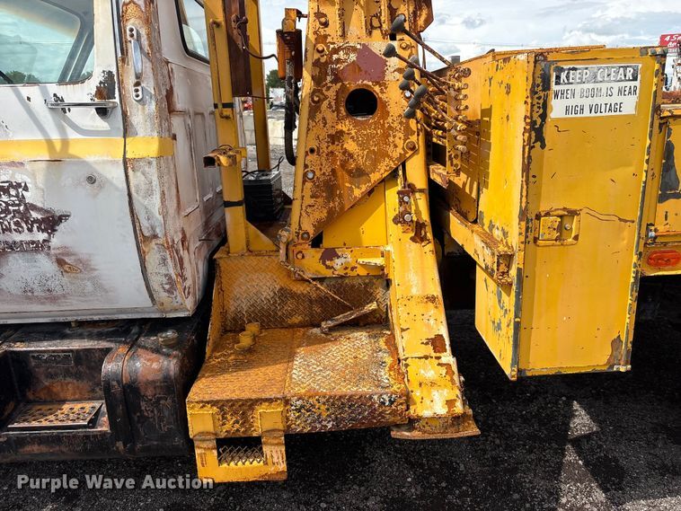 image for item EG9138 1986 Chevrolet C7 digger derrick truck