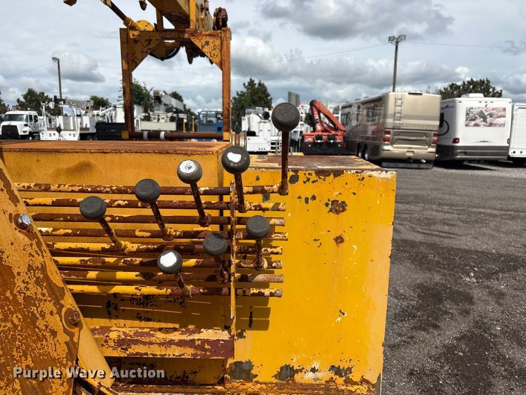 image for item EG9138 1986 Chevrolet C7 digger derrick truck