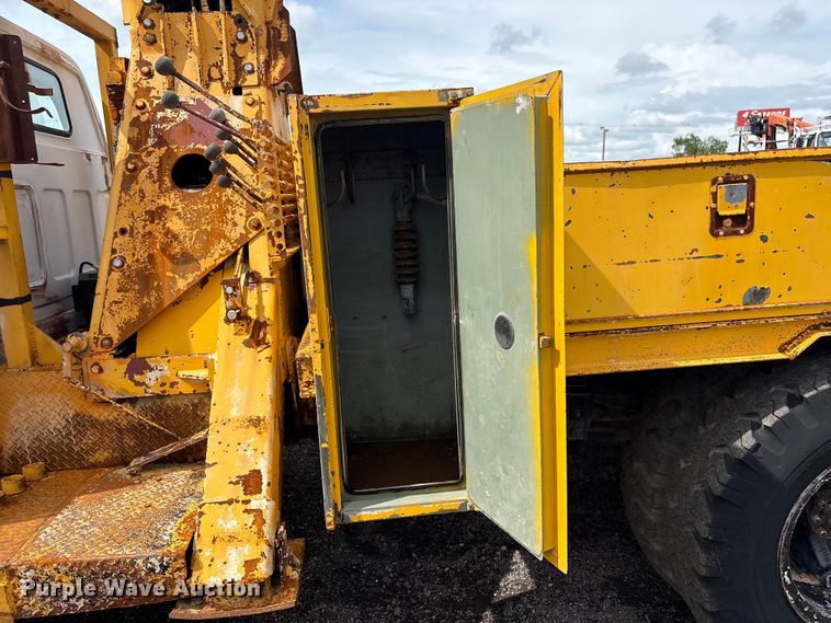 image for item EG9138 1986 Chevrolet C7 digger derrick truck