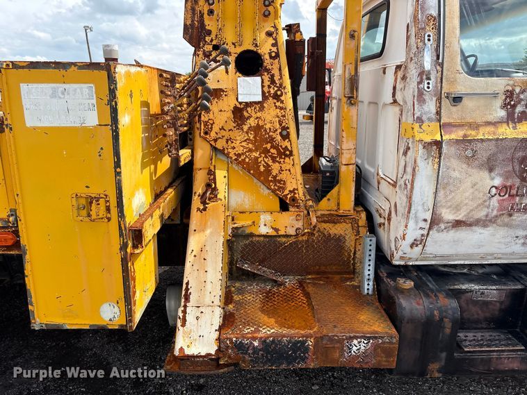 image for item EG9138 1986 Chevrolet C7 digger derrick truck