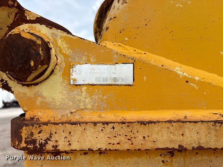 image for item EG9138 1986 Chevrolet C7 digger derrick truck