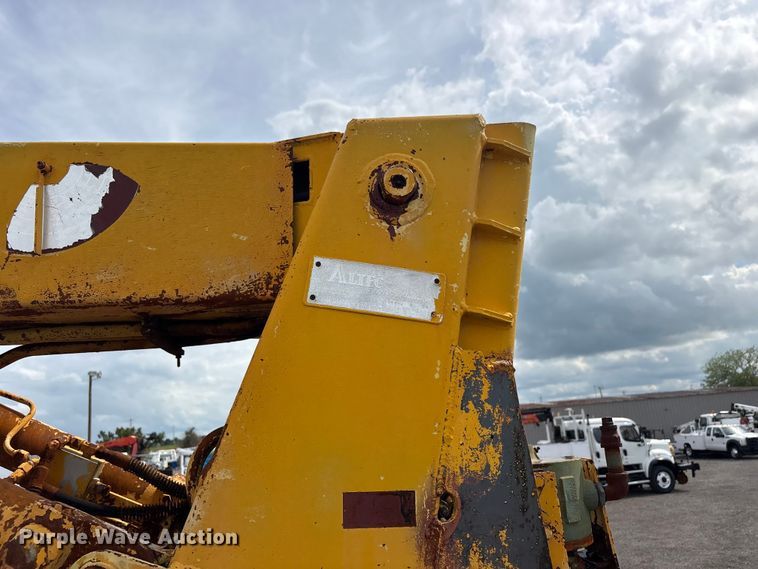 image for item EG9138 1986 Chevrolet C7 digger derrick truck