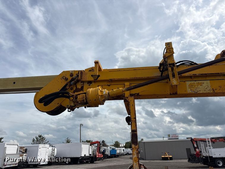 image for item EG9138 1986 Chevrolet C7 digger derrick truck