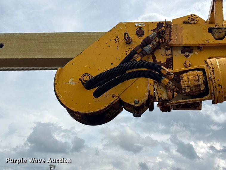 image for item EG9138 1986 Chevrolet C7 digger derrick truck