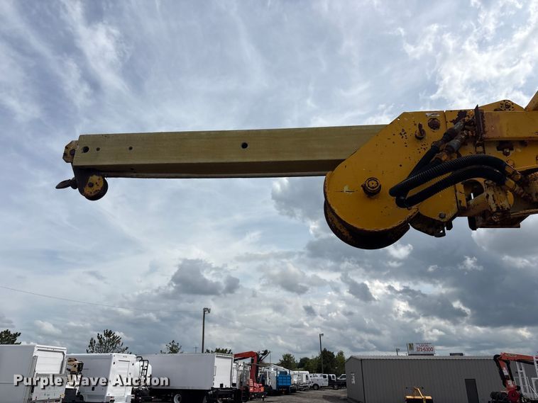 image for item EG9138 1986 Chevrolet C7 digger derrick truck