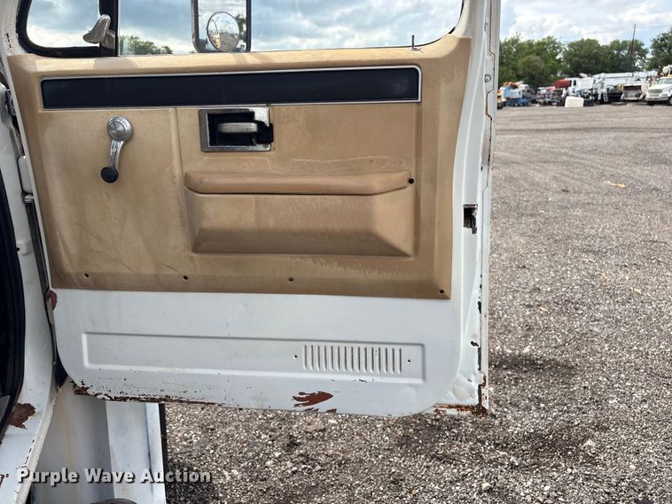 image for item EG9138 1986 Chevrolet C7 digger derrick truck