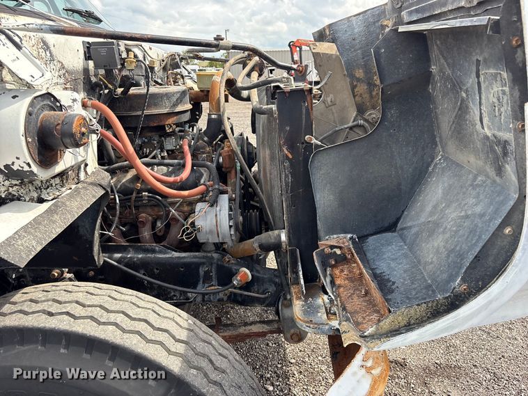 image for item EG9138 1986 Chevrolet C7 digger derrick truck