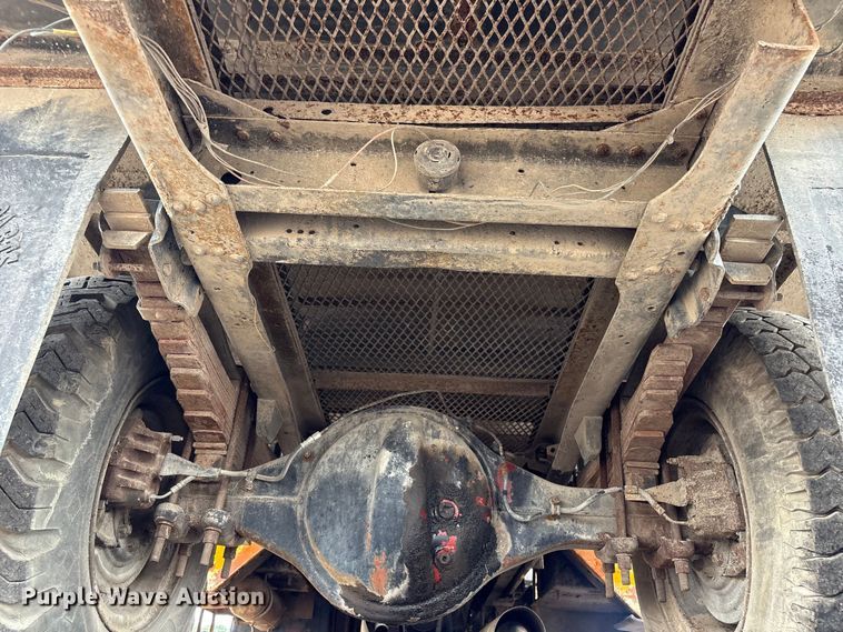 image for item EG9138 1986 Chevrolet C7 digger derrick truck