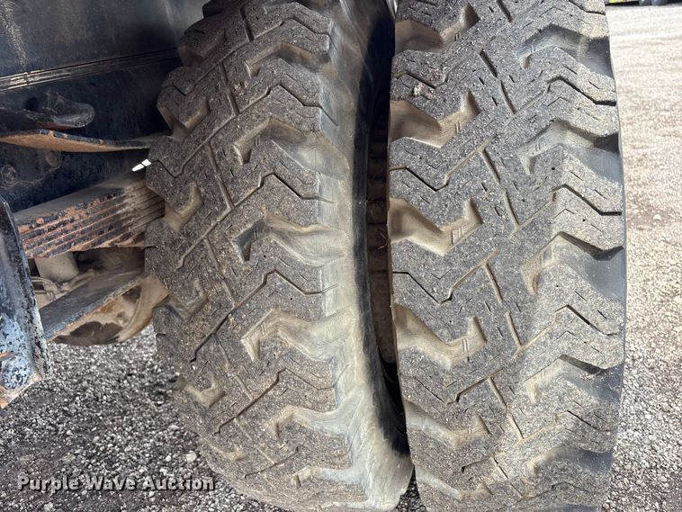image for item EG9138 1986 Chevrolet C7 digger derrick truck