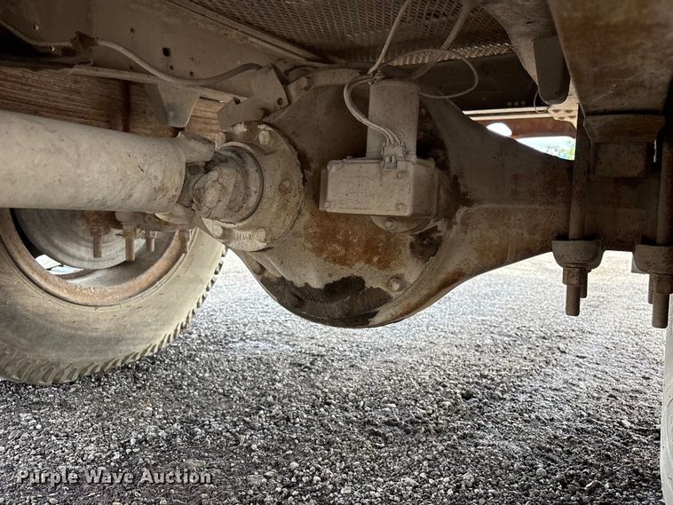 image for item EG9138 1986 Chevrolet C7 digger derrick truck