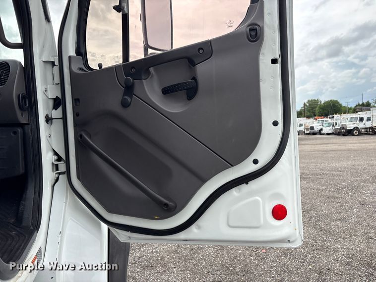 image for item EG9139 2012 Freightliner Business Class M2 crane truck