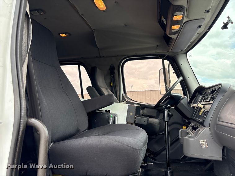 image for item EG9139 2012 Freightliner Business Class M2 crane truck