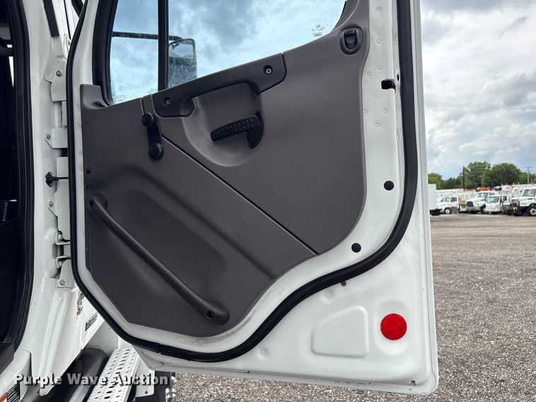 image for item EG9139 2012 Freightliner Business Class M2 crane truck