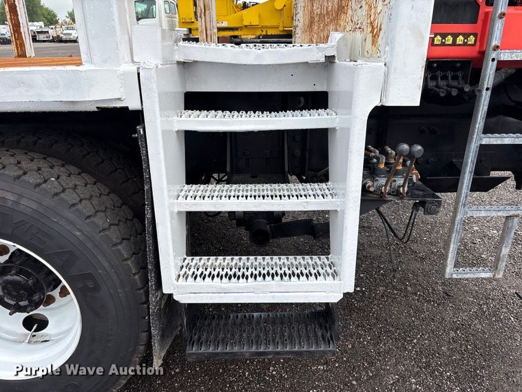 image for item EG9141 2016 Freightliner 114SD grapple truck