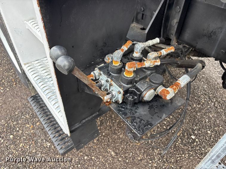 image for item EG9141 2016 Freightliner 114SD grapple truck