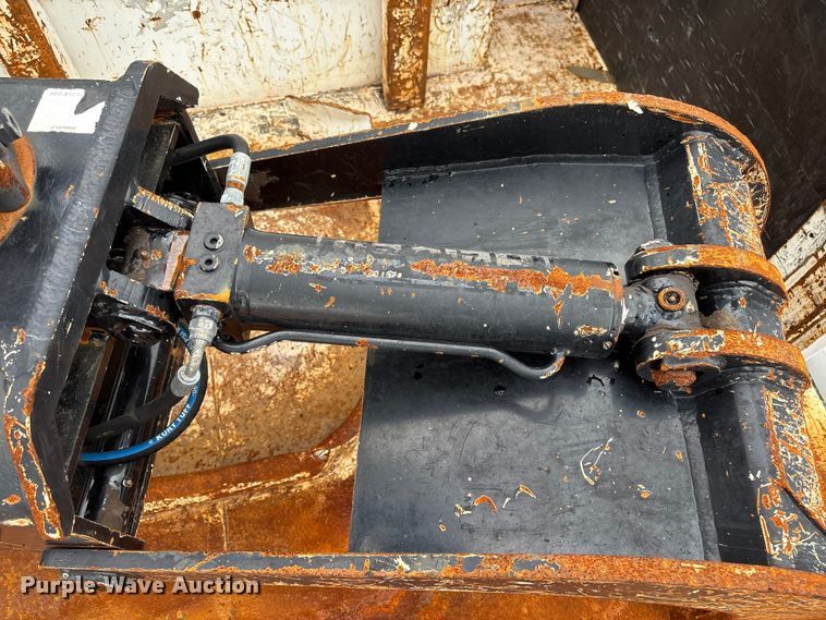 image for item EG9141 2016 Freightliner 114SD grapple truck