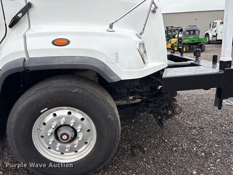 image for item EG9141 2016 Freightliner 114SD grapple truck