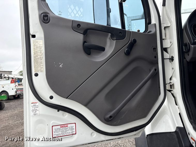 image for item EG9141 2016 Freightliner 114SD grapple truck