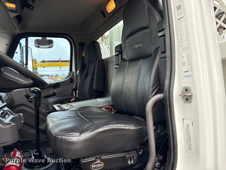 image for item EG9141 2016 Freightliner 114SD grapple truck