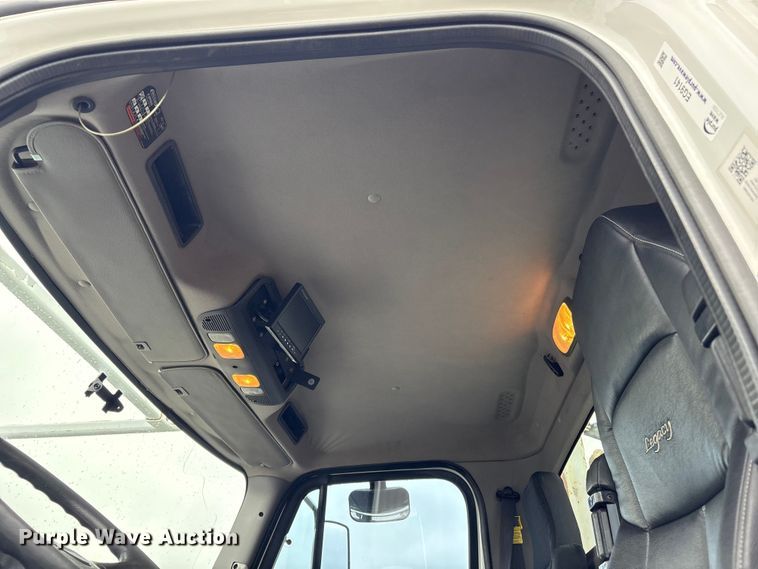 image for item EG9141 2016 Freightliner 114SD grapple truck