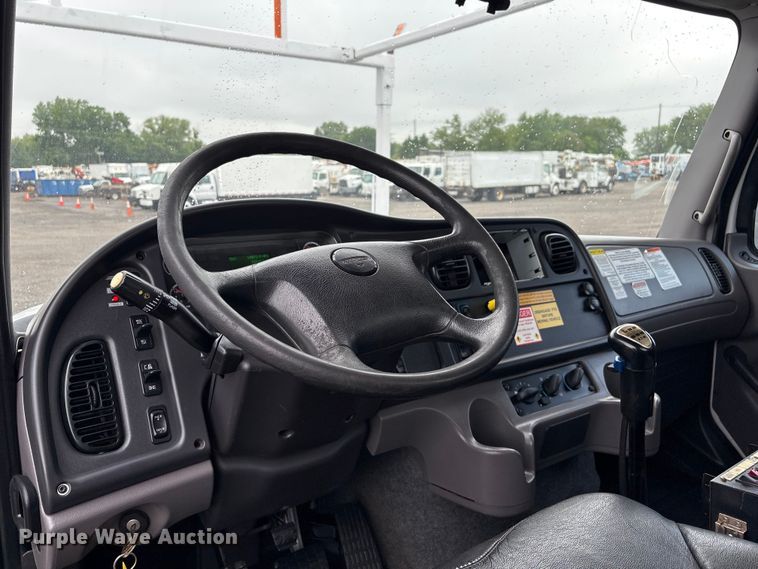 image for item EG9141 2016 Freightliner 114SD grapple truck