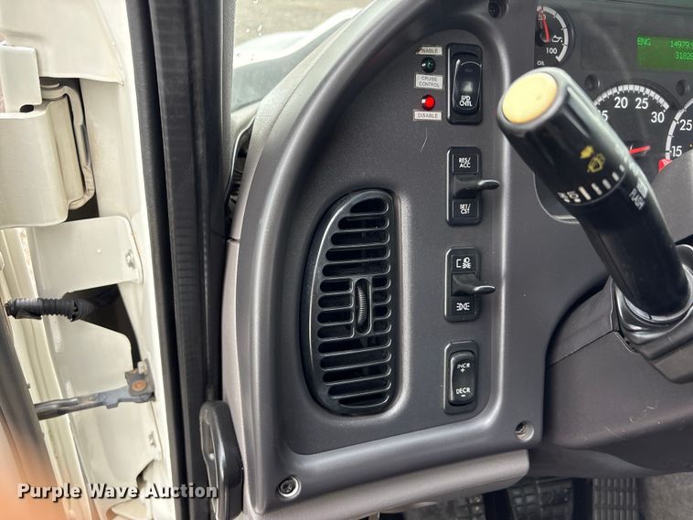 image for item EG9141 2016 Freightliner 114SD grapple truck