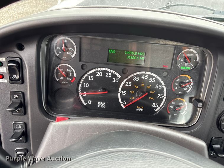 image for item EG9141 2016 Freightliner 114SD grapple truck