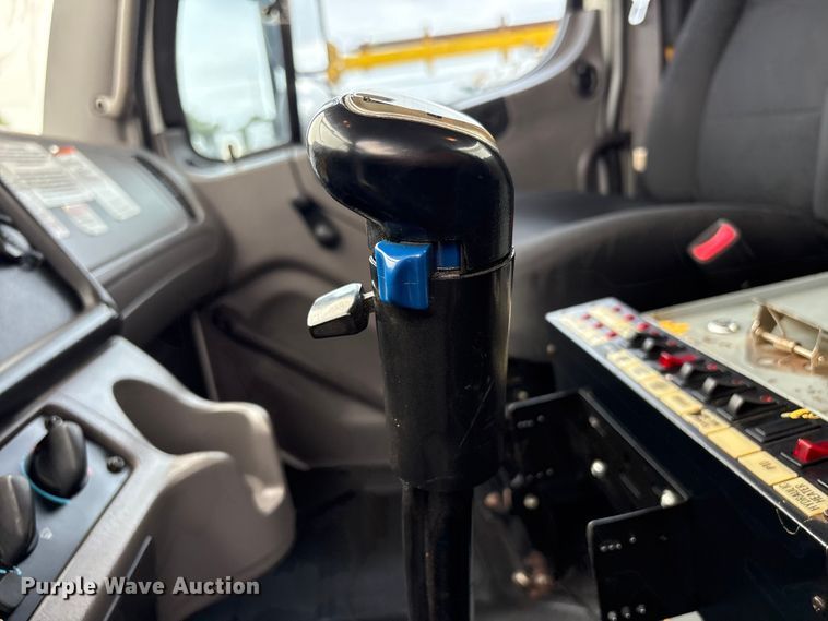 image for item EG9141 2016 Freightliner 114SD grapple truck