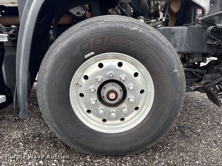 image for item EG9141 2016 Freightliner 114SD grapple truck