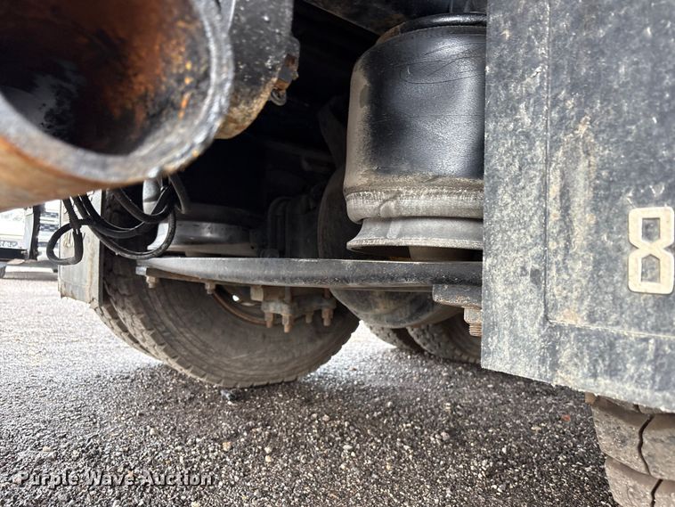 image for item EG9141 2016 Freightliner 114SD grapple truck