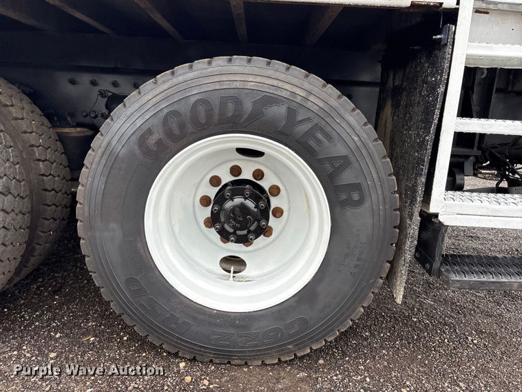 image for item EG9141 2016 Freightliner 114SD grapple truck