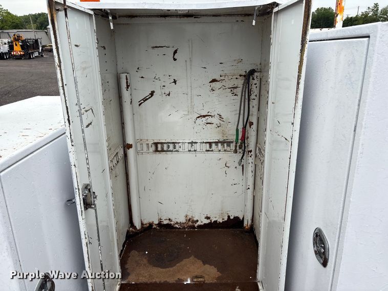 image for item EG9152 2007 Freightliner Business Class M2 Ext. Cab utility / service truck