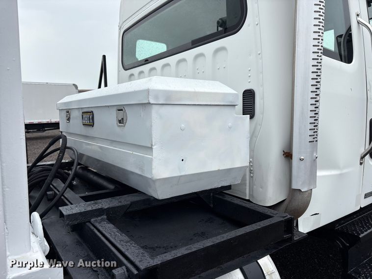 image for item EG9152 2007 Freightliner Business Class M2 Ext. Cab utility / service truck