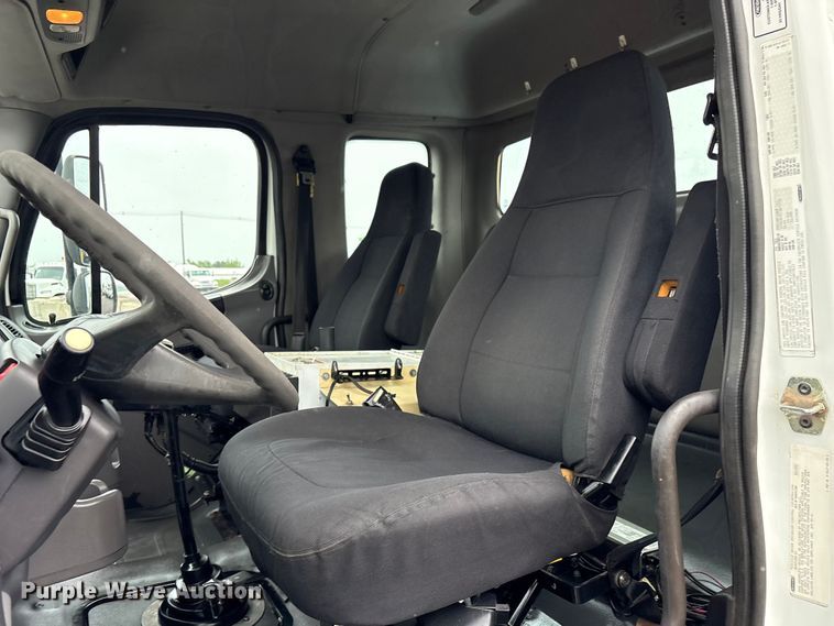 image for item EG9152 2007 Freightliner Business Class M2 Ext. Cab utility / service truck