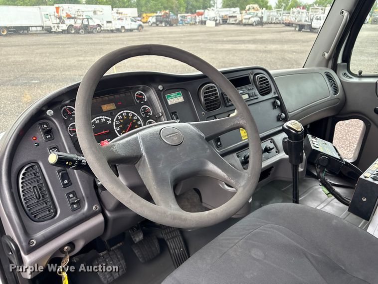 image for item EG9152 2007 Freightliner Business Class M2 Ext. Cab utility / service truck