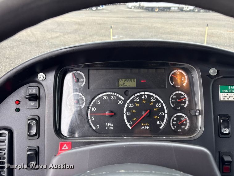 image for item EG9152 2007 Freightliner Business Class M2 Ext. Cab utility / service truck