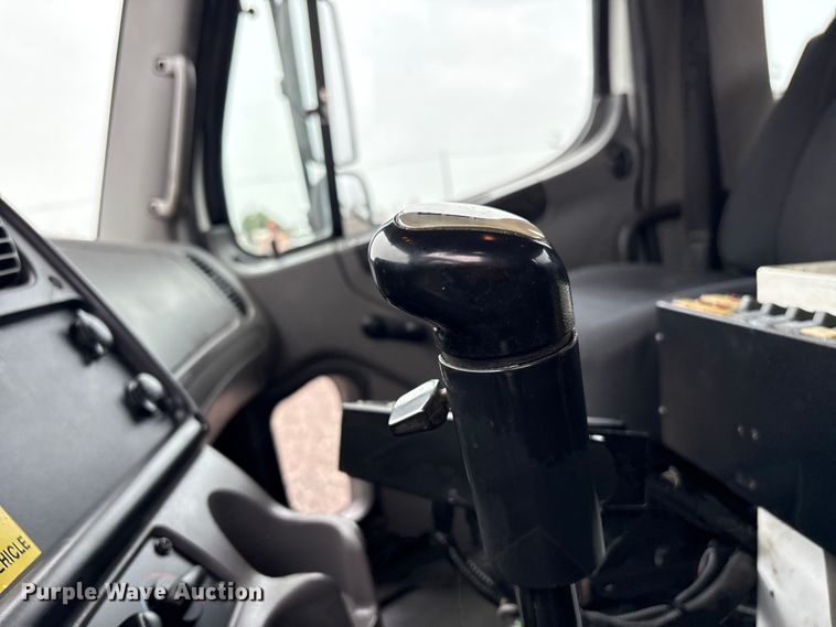 image for item EG9152 2007 Freightliner Business Class M2 Ext. Cab utility / service truck
