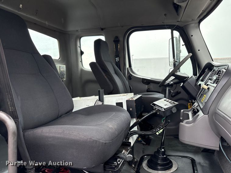 image for item EG9152 2007 Freightliner Business Class M2 Ext. Cab utility / service truck