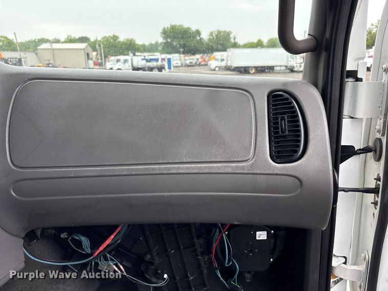 image for item EG9152 2007 Freightliner Business Class M2 Ext. Cab utility / service truck