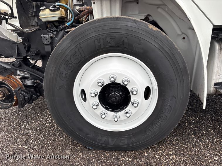 image for item EG9152 2007 Freightliner Business Class M2 Ext. Cab utility / service truck