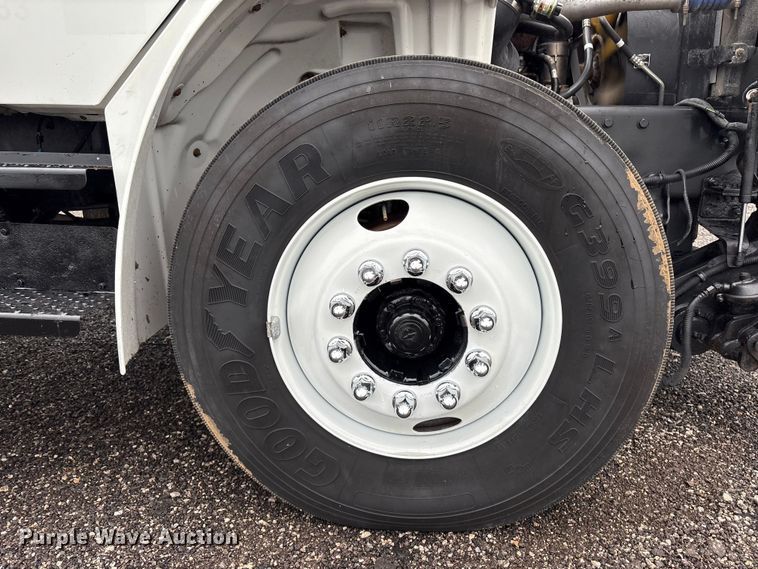 image for item EG9152 2007 Freightliner Business Class M2 Ext. Cab utility / service truck