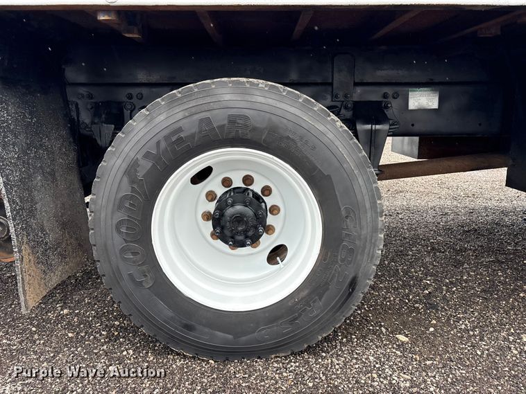 image for item EG9152 2007 Freightliner Business Class M2 Ext. Cab utility / service truck